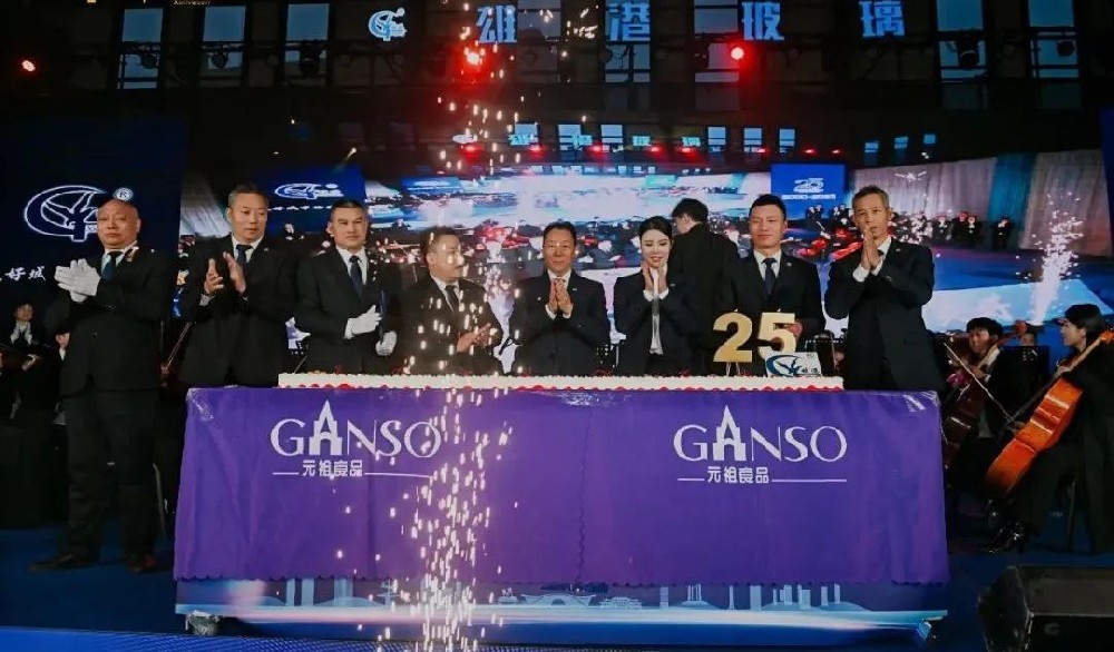 车间奏响交响乐！雄港玻璃25周年新年交响音乐会在成都举行